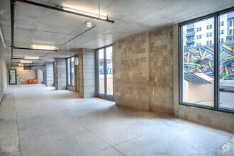 1000 1st Ave N, Saint Petersburg, FL à louer Photo intérieure– Image 2 sur 3