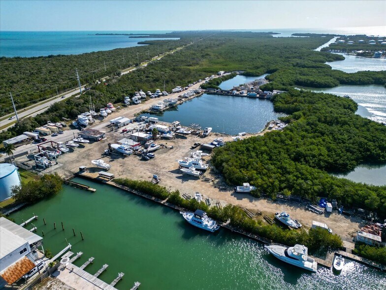 13900 Overseas Hwy, Marathon, FL à vendre - Photo de l’immeuble – Image 3 sur 6