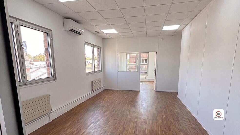 Bureau dans Noisy-le-Grand à louer - Photo de l’immeuble – Image 2 sur 8