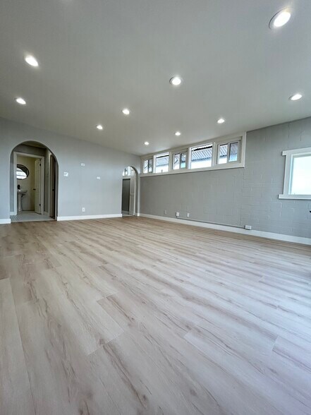403 Wisconsin Ave, Oceanside, CA à louer - Photo de l’immeuble – Image 2 sur 7