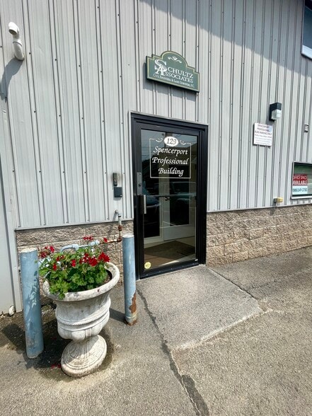 129 S Union St, Spencerport, NY à louer - Photo de l’immeuble – Image 2 sur 2
