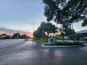 2841 W Cypress Creek Rd, Fort Lauderdale, FL à louer Photo intérieure– Image 1 sur 18