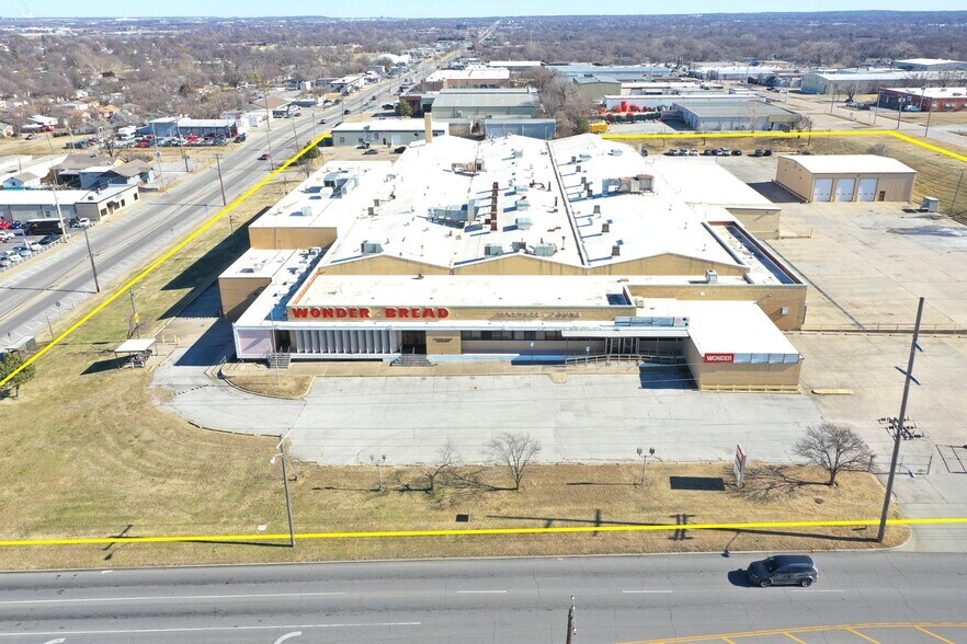 1111 S Sheridan Rd, Tulsa, OK à louer - Photo de l’immeuble – Image 2 sur 17