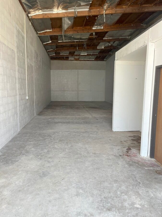 12734 Branford St, Pacoima, CA 91331 - Lot 6 -  - Photo intérieure - Image 1 of 2