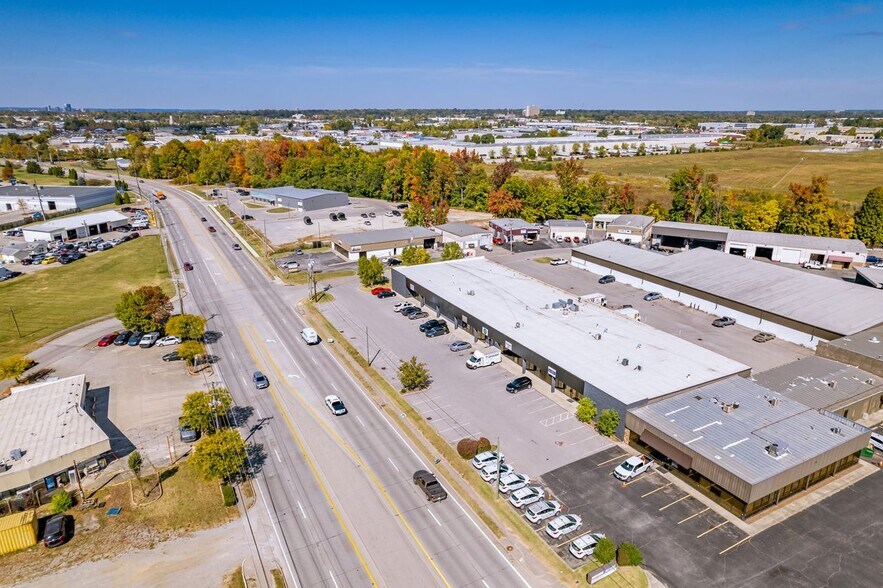 4735 Poplar Level Rd, Louisville, KY à louer - Photo de l’immeuble – Image 2 sur 5
