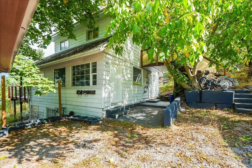 1007 Gordon St, Nelson, BC à vendre - Photo de l’immeuble – Image 2 sur 7