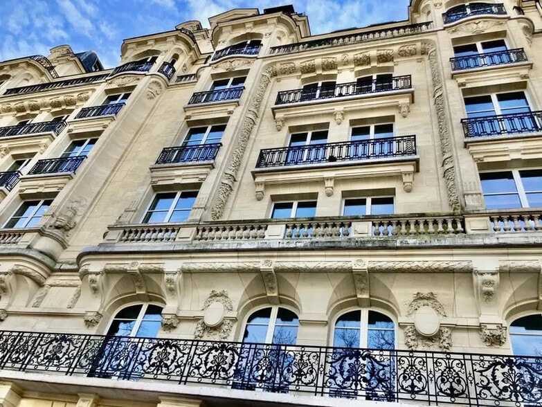 119-121 Avenue Des Champs Elysées, Paris à louer - Photo de l’immeuble – Image 1 sur 10