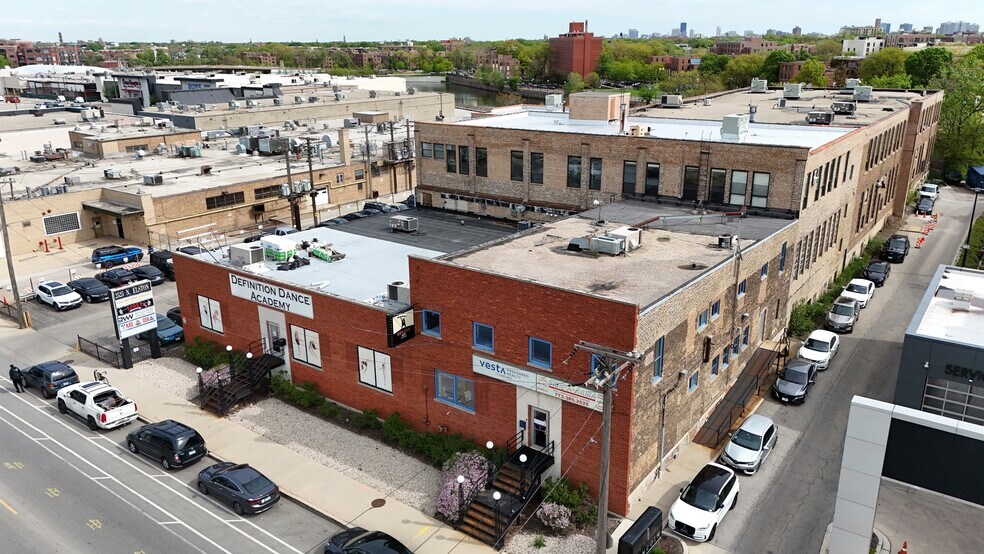 2525 N Elston Ave, Chicago, IL à louer - Photo de l’immeuble – Image 3 sur 7