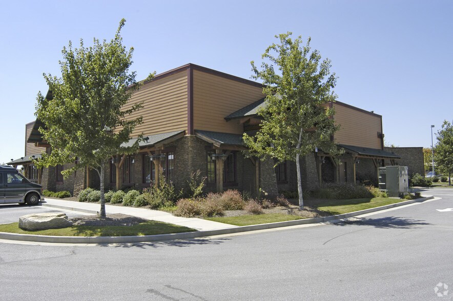 2930 Stonecrest Cir, Lithonia, GA à louer - Photo de l’immeuble – Image 3 sur 3