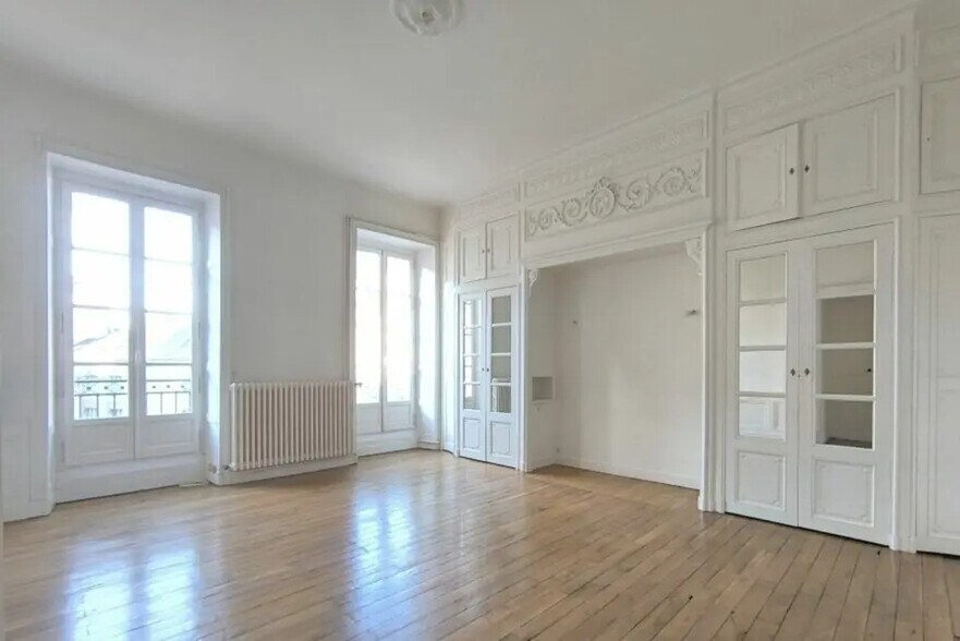 Bureau dans Paris à louer - Photo de l’immeuble – Image 2 sur 5