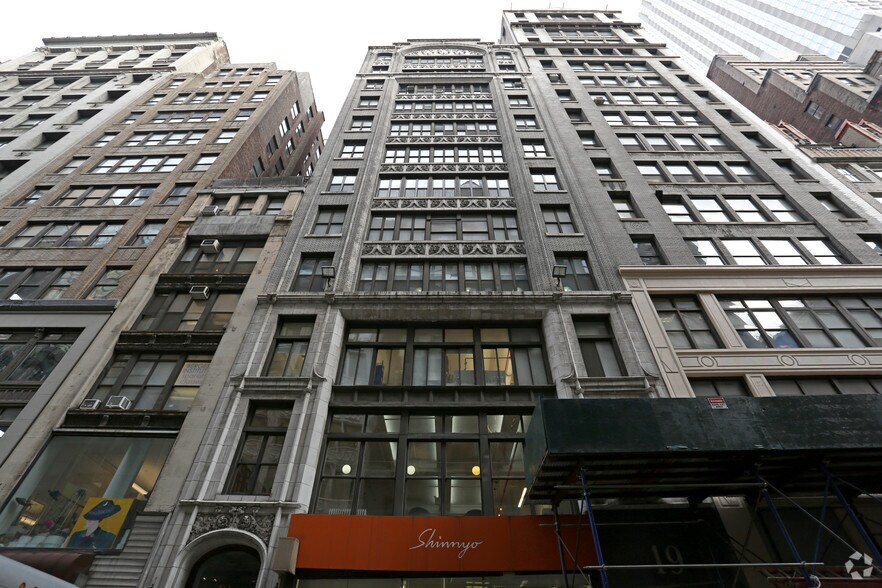 19-21 W 36th St, New York, NY à louer - Photo de l’immeuble – Image 3 sur 11