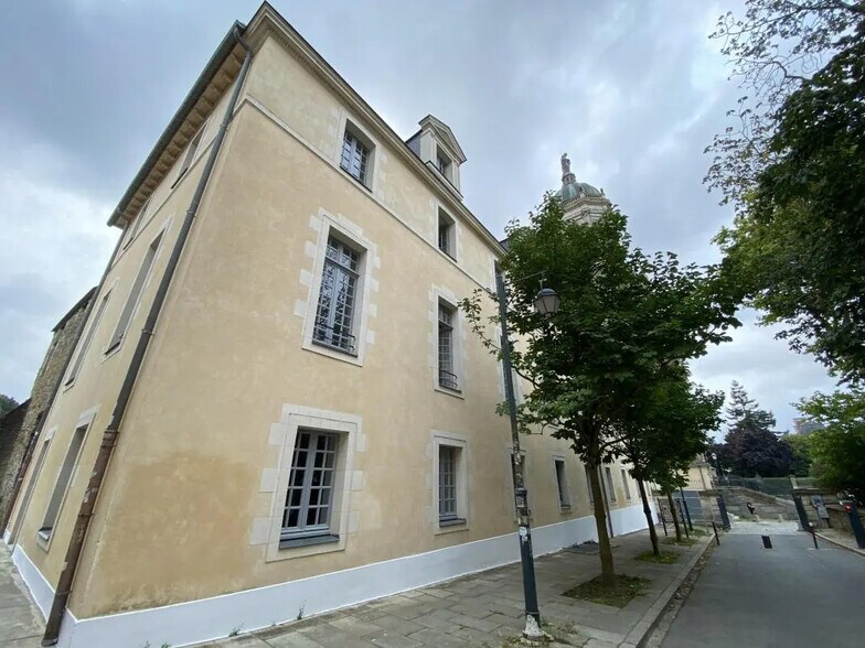 Bureau dans Rennes à louer - Photo de l’immeuble – Image 1 sur 9