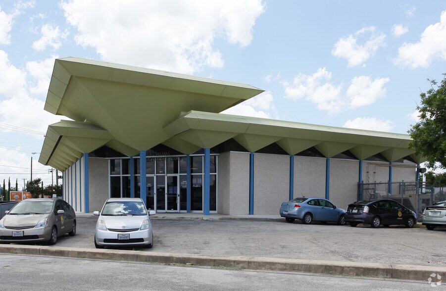 911 Castroville Rd, San Antonio, TX à vendre - Photo de l’immeuble – Image 2 sur 2
