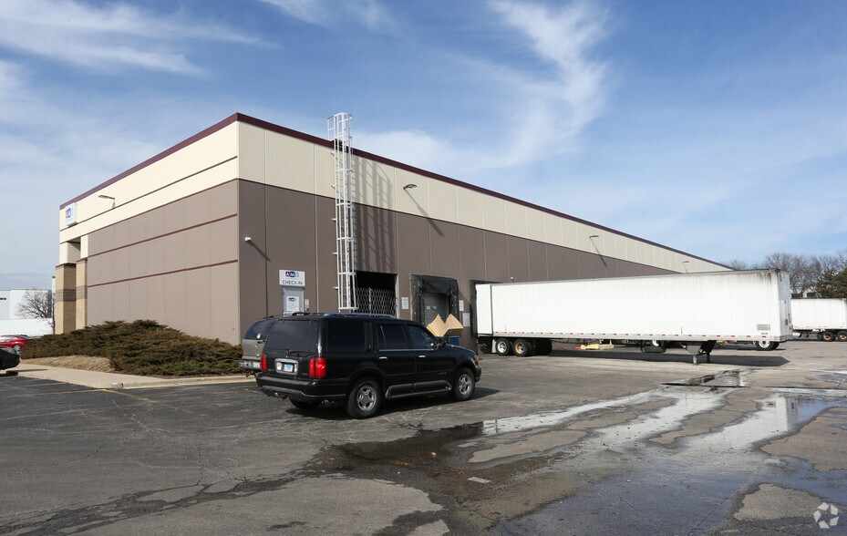 1350 N Michael Dr, Wood Dale, IL à louer - Photo de l’immeuble – Image 2 sur 3