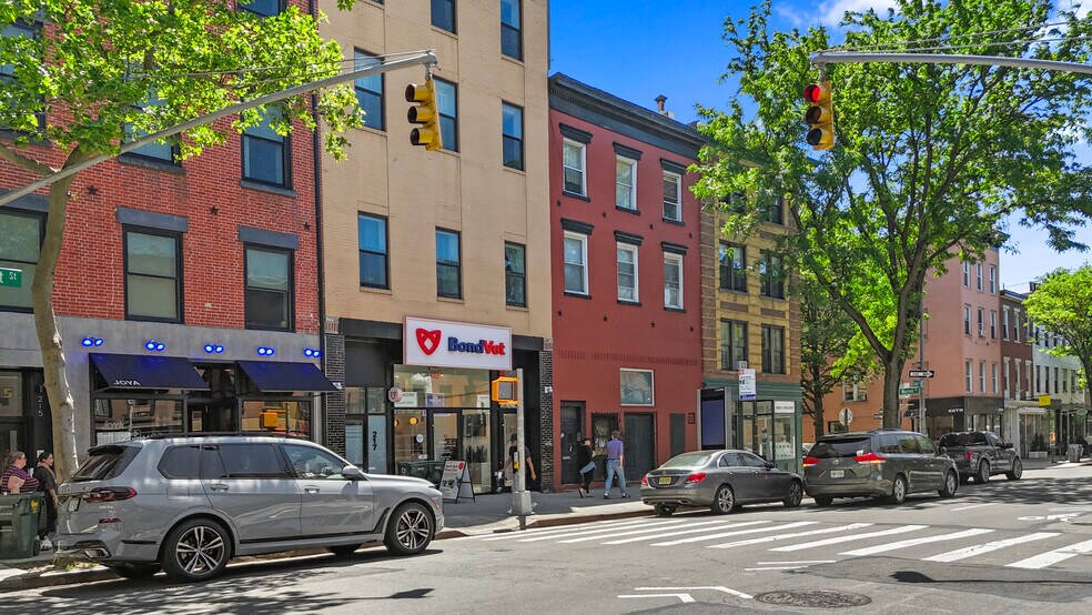219 Court St, Brooklyn, NY à vendre - Photo de l’immeuble – Image 3 sur 7