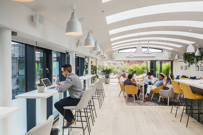 Plus de détails pour 9 Dallington St, London - Coworking à louer