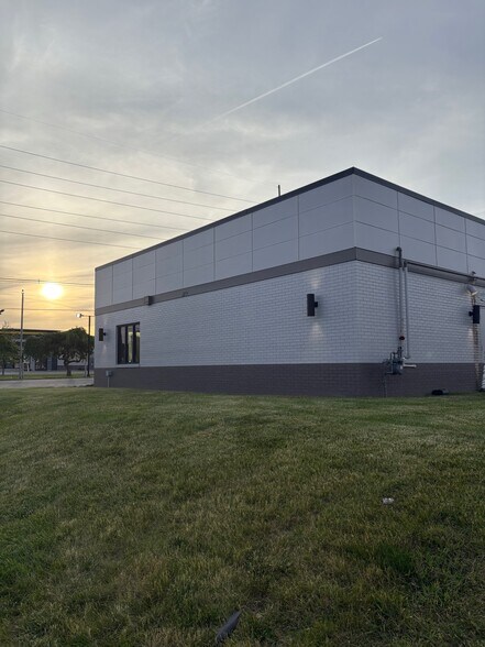 119 W Ireland Rd, South Bend, IN à louer - Photo de l’immeuble – Image 3 sur 16