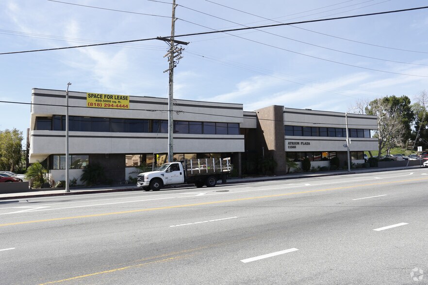 11565 Laurel Canyon Blvd, San Fernando, CA à louer - Photo principale – Image 1 sur 23