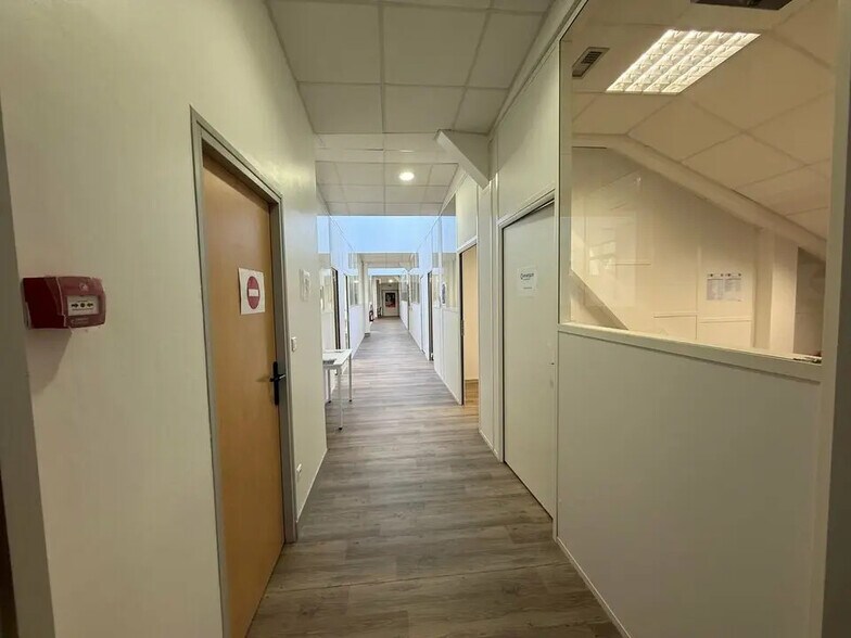 Bureau dans Beauvais à louer - Photo intérieure – Image 2 sur 12