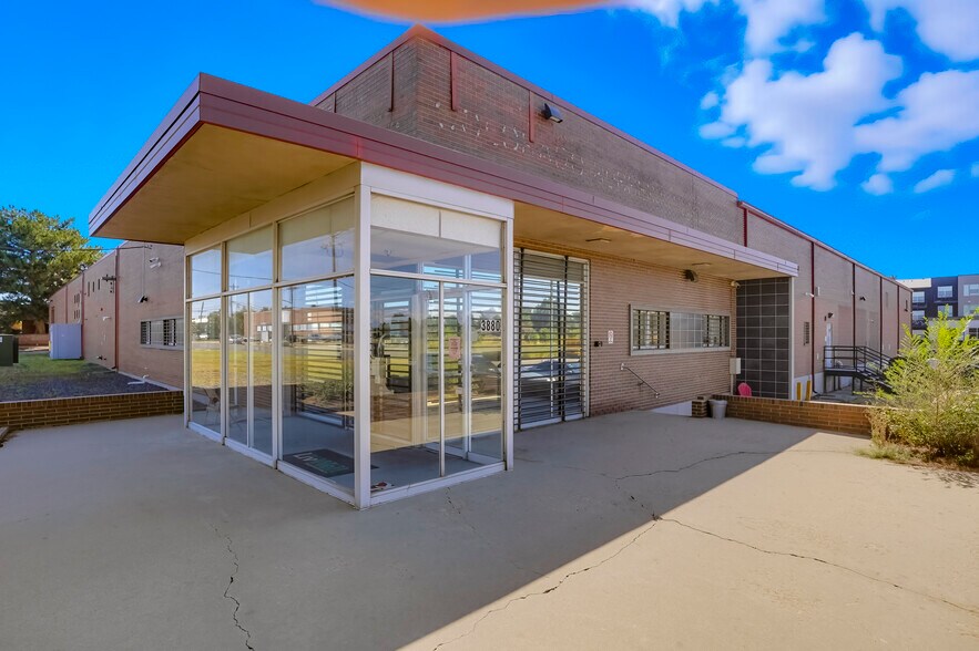 3880 Holly St, Denver, CO à vendre - Photo de l’immeuble – Image 2 sur 13