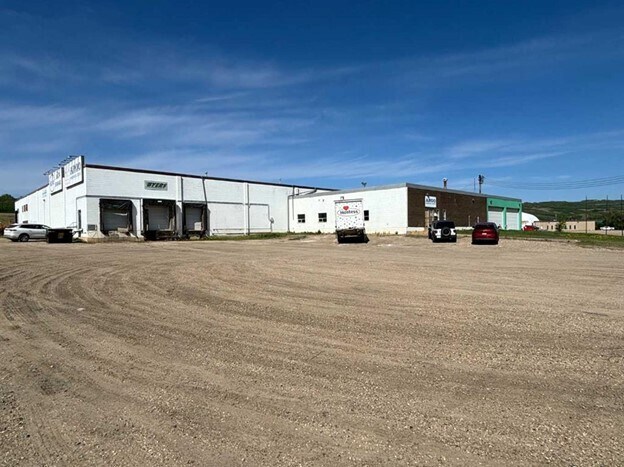 9120 90 St, Peace River, AB à louer - Photo principale – Image 1 sur 4