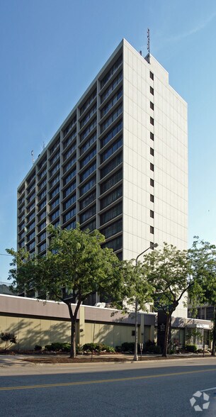 1111 Lakeside Ave E, Cleveland, OH à vendre - Photo de l’immeuble – Image 3 sur 10