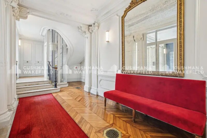 63 Rue De Ponthieu, Paris à louer - Photo de l’immeuble – Image 3 sur 11