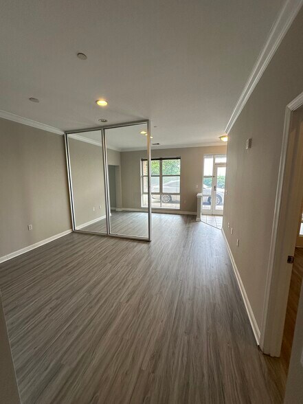 23 Pierside Dr, Baltimore, MD à vendre - Photo de l’immeuble – Image 3 sur 14