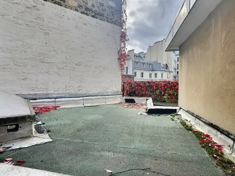 42 Rue De Bassano, Paris à louer - Photo de l’immeuble – Image 3 sur 23