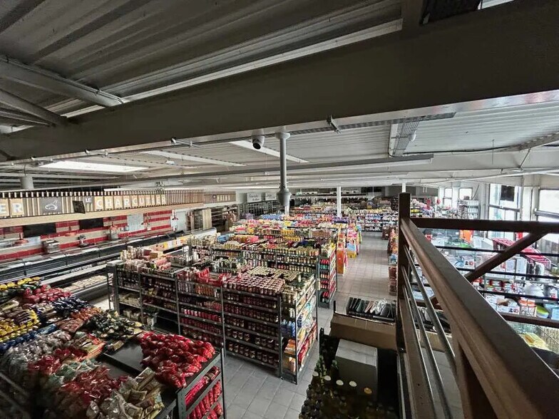 Local commercial dans Saint-Quentin à vendre - Photo de l’immeuble – Image 3 sur 9