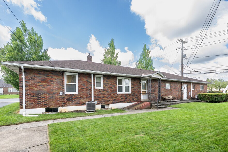 233 Pershing Blvd, Whitehall, PA à vendre - Photo de l’immeuble – Image 3 sur 33