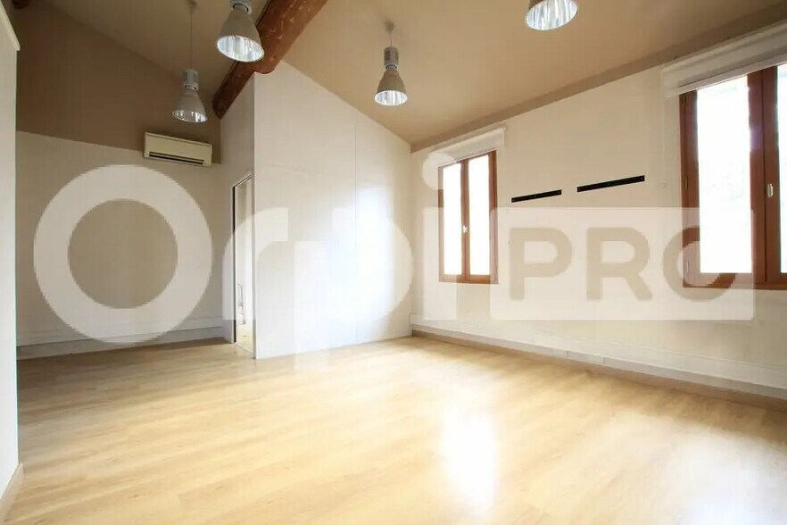 Bureau dans Vauvert à vendre - Photo de l’immeuble – Image 2 sur 6