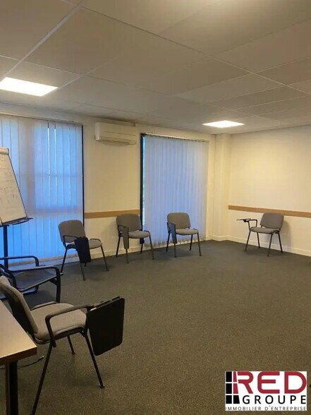 Local d'activités dans Aubagne à vendre - Photo de l’immeuble – Image 3 sur 5