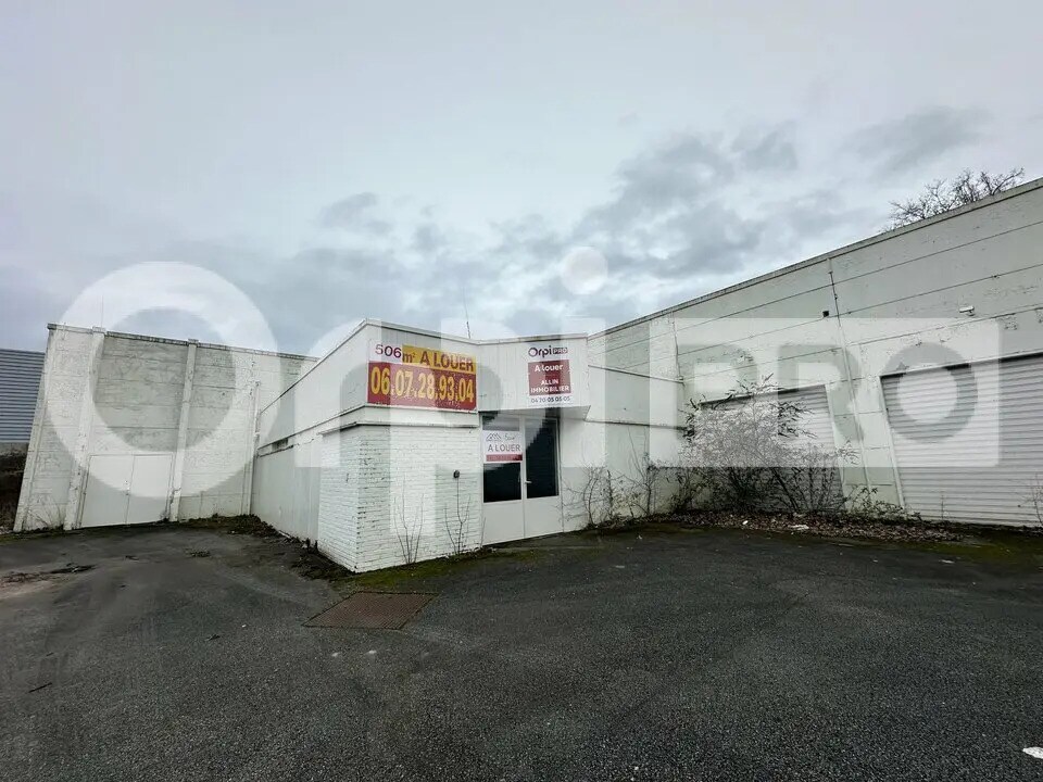 Local commercial dans Saint-Éloy-les-Mines à louer Photo de l’immeuble– Image 1 sur 10
