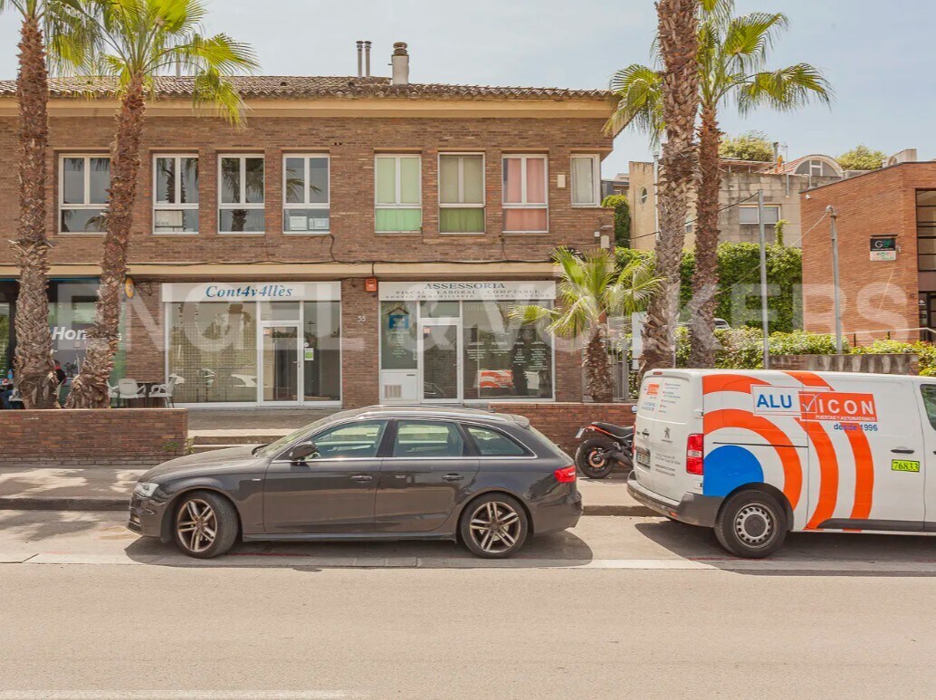 Local commercial dans Sant Cugat del Vallès, Barcelona à louer Photo de l’immeuble– Image 1 sur 3