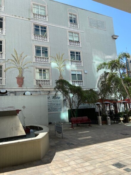1970 Main St, Sarasota, FL à louer - Photo de l’immeuble – Image 2 sur 12