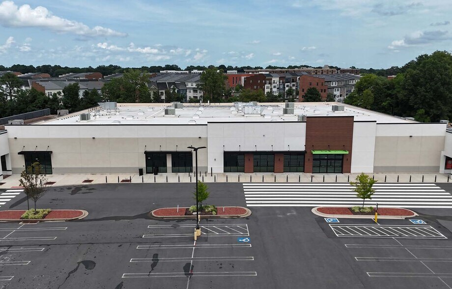 5430 W Broad St, Richmond, VA à louer - Photo de l’immeuble – Image 1 sur 4