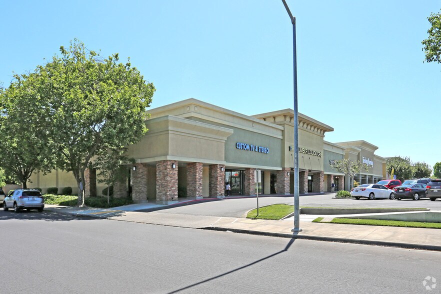 3250 Dale Rd, Modesto, CA à louer - Photo principale – Image 1 sur 6