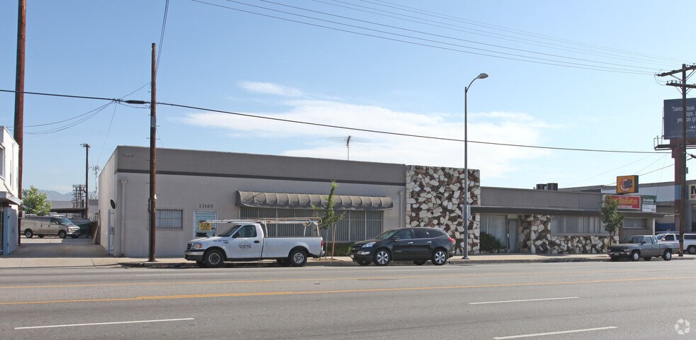 13161-13165 Sherman Way, North Hollywood, CA à louer - Photo de l’immeuble – Image 3 sur 10