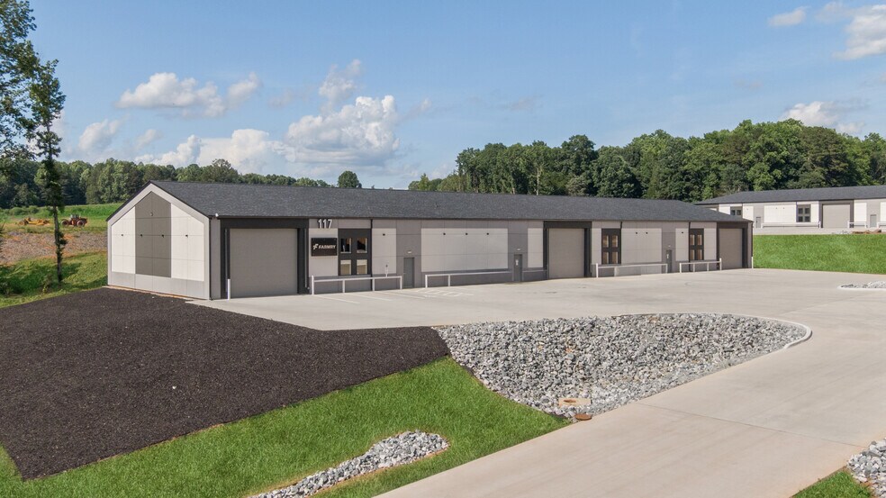 158 Innovation Dr, Statesville, NC à louer - Photo de l’immeuble – Image 3 sur 6