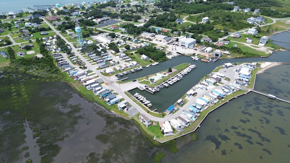 288 Guthrie Dr, Harkers Island, NC à vendre - Photo principale – Image 1 sur 1