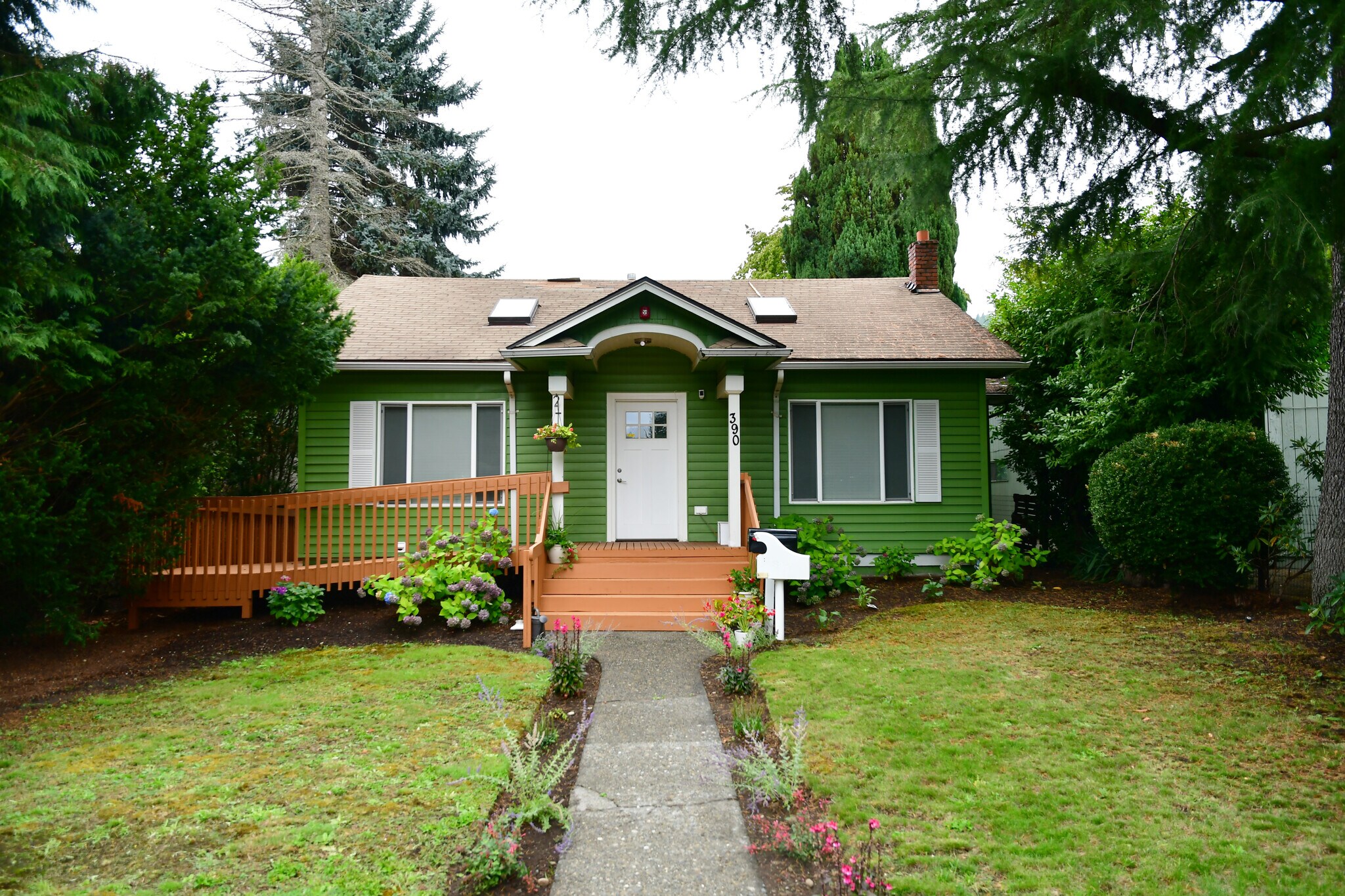 390 E Sunset Way, Issaquah, WA à louer Photo principale– Image 1 sur 17