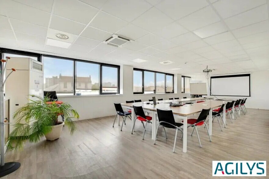 Bureau dans Gentilly à louer - Photo de l’immeuble – Image 3 sur 8