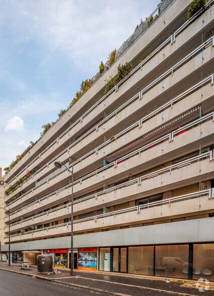 39 Rue Du Docteur Blanche, Paris à louer - Photo de l’immeuble – Image 2 sur 3