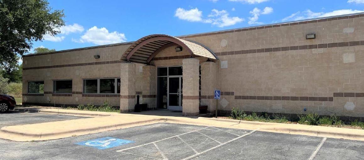 1500 Business Park Dr, Bastrop, TX à louer Photo principale– Image 1 sur 2