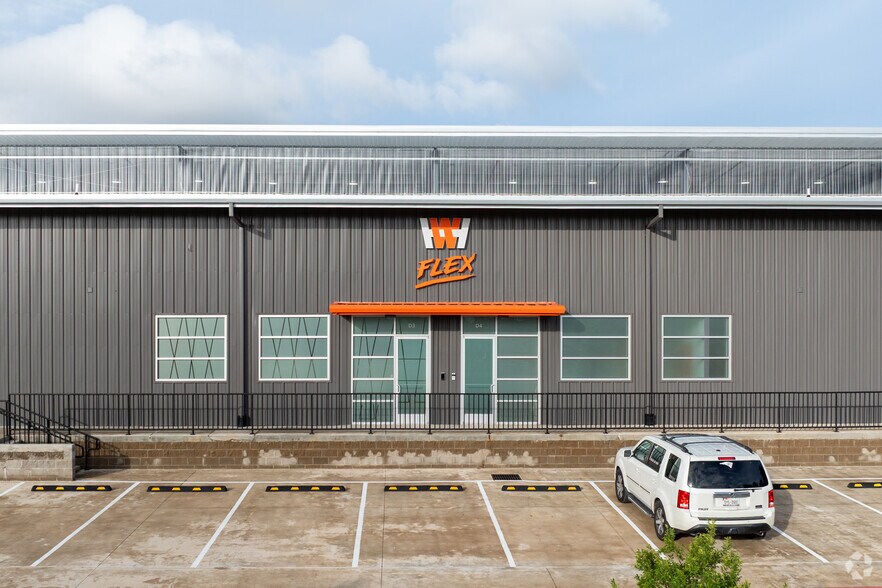 1027 Outpost Dr, Conroe, TX à louer - Photo de l’immeuble – Image 1 sur 37