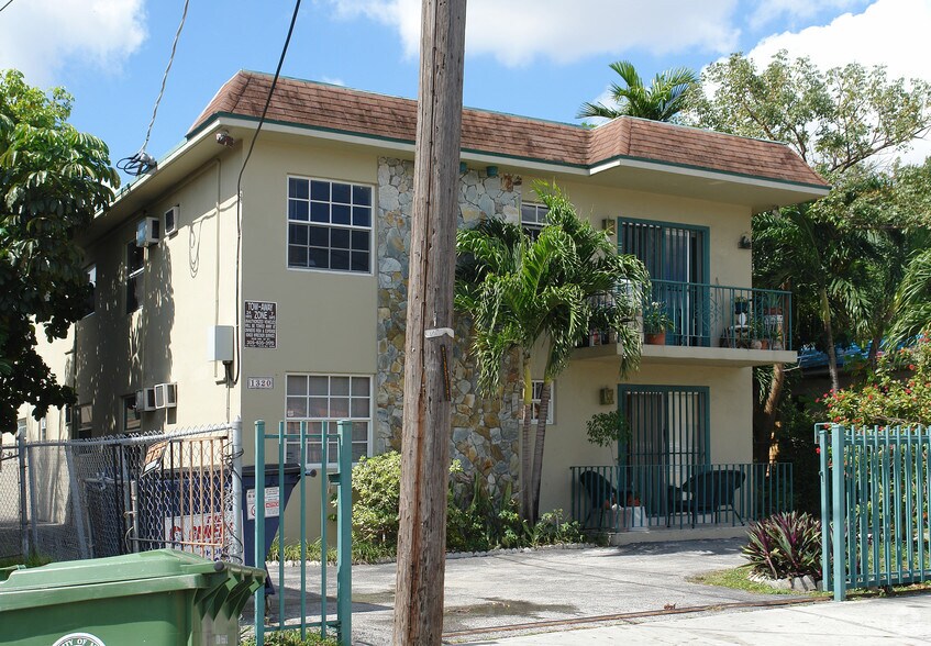11 Unit Portfolio in Little Havana portefeuille de 2 biens à vendre sur LoopNet.fr - Photo de l’immeuble – Image 2 sur 3