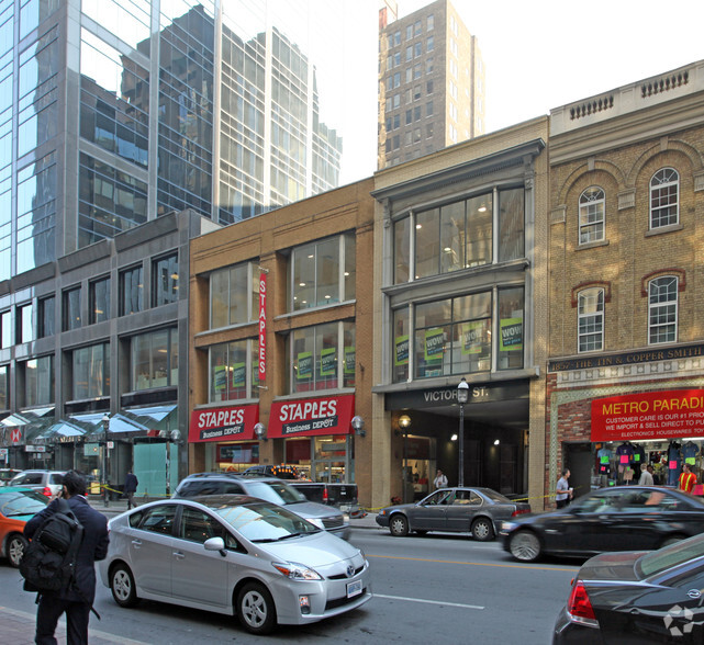 85-89 Yonge St, Toronto, ON à louer - Photo principale – Image 1 sur 2