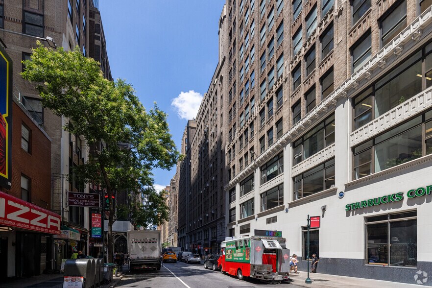 213 W 35th St, New York, NY à louer - Photo principale – Image 1 sur 8