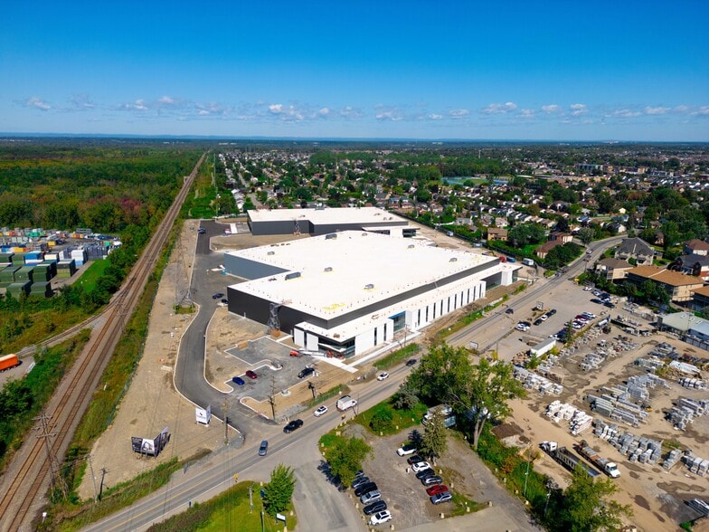 141 Boul Bellerose O, Laval, QC à louer - Aérien – Image 2 sur 9